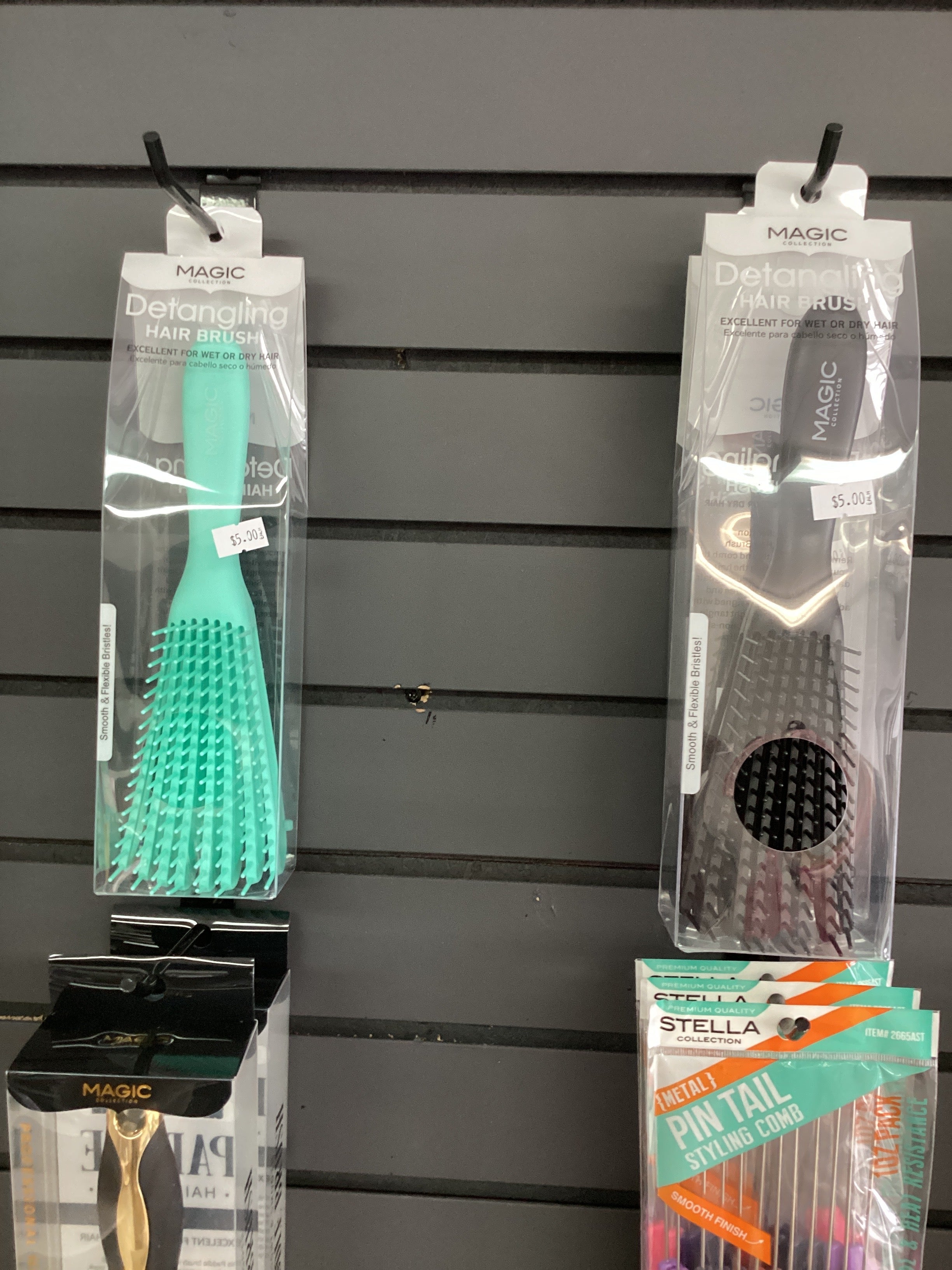 Magic collection detangling brush
