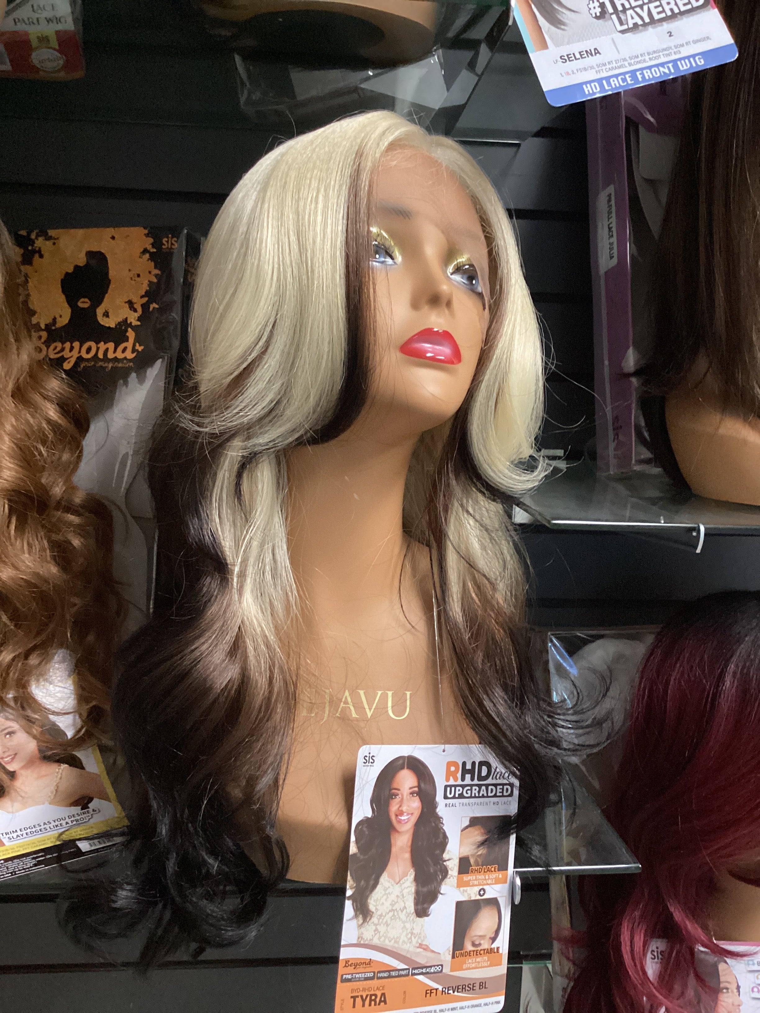 Sis Beyond imagination Tyra RHD lace wig